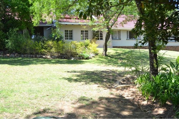 For Sale: Spacious Bryanston East house with pool, garden, and ample parking.