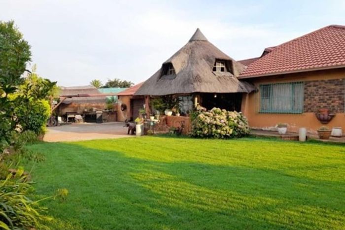 For Sale: Family Home in Brakpan North with Pool, Lapa, and Gas Amenities.