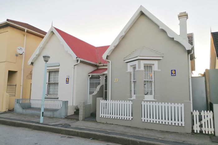 For Sale: House in Port Elizabeth Central with rental income potential and courtyard.