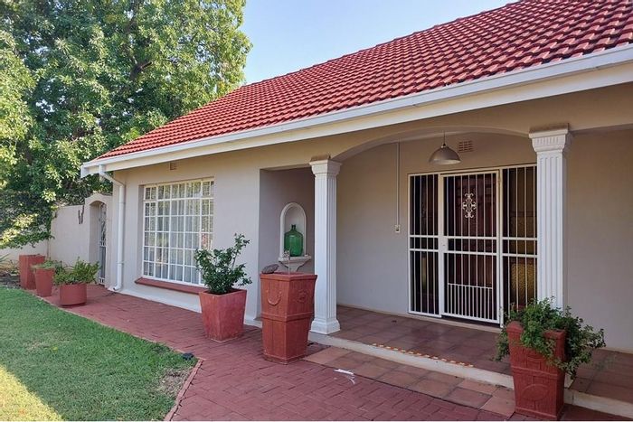 Spacious 4-bedroom house with flatlet, garden, and generator in Bela Bela Central. For Sale.