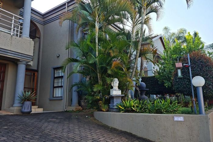 Aquapark House For Sale: 3 bedrooms, 2 bathrooms, private study, and garages.