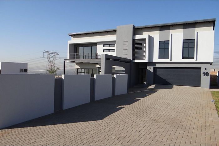 For Sale: House in Midstream Estate with 4 beds, 4 baths, and guest suite.