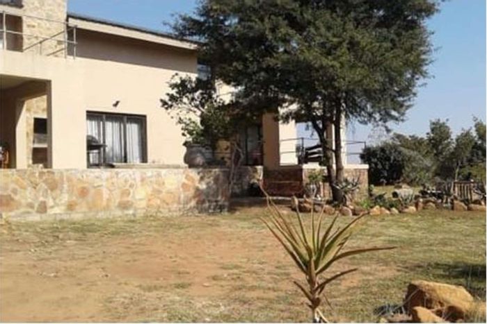 House for Sale in Utopia Nature Estate: 3 ensuites, pools, tennis, self-catering units.