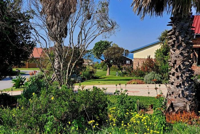 Vacant Land for Sale in Boggomsbaai: North-facing, near golf course, greenbelt views.