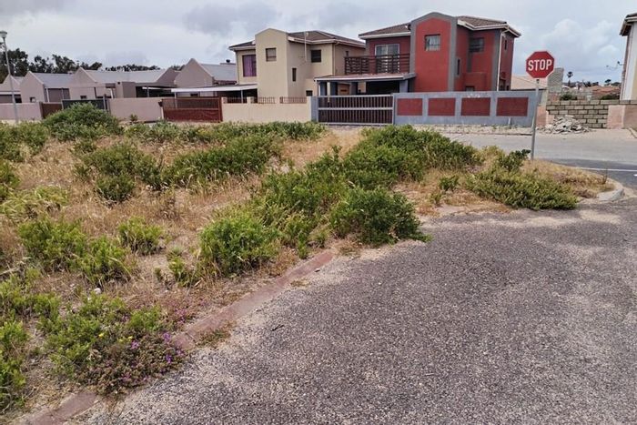 Corner Vacant Land in Bluewater Bay, For Sale, near beach access.