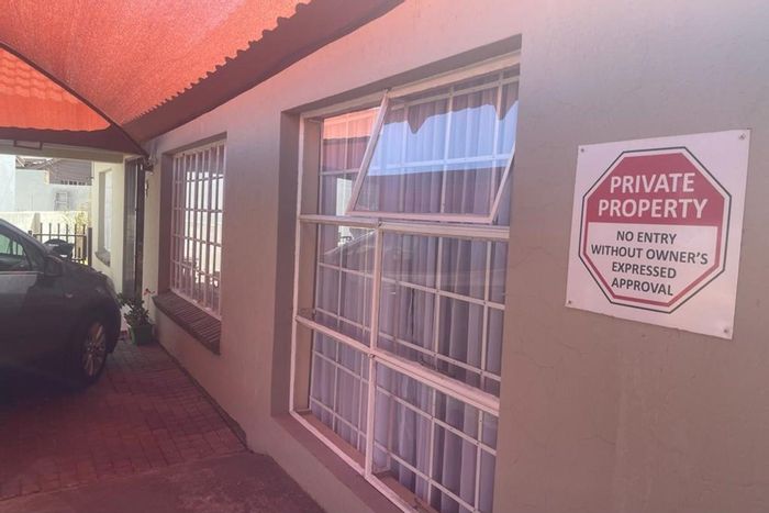 For Sale: Townhouse in Kriel Central, 3 bedrooms, secure complex, near amenities.