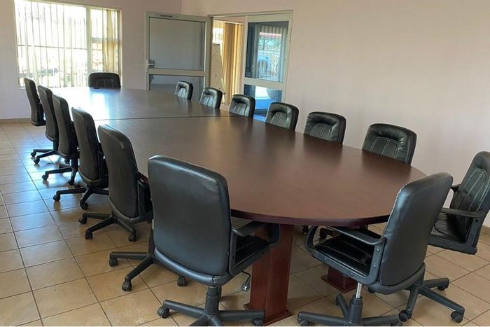 To Rent: Office in Wacht N Bietjies Kop with essential amenities and unique features.