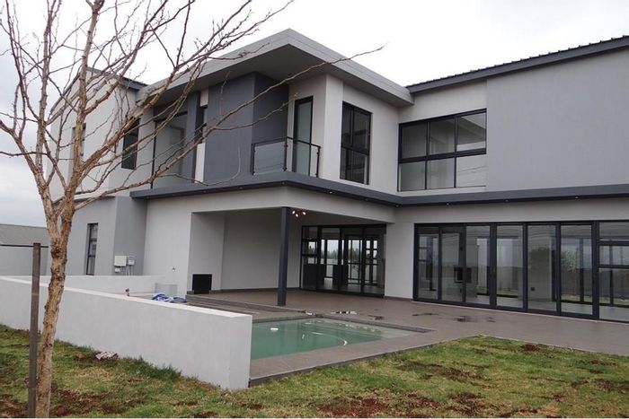 For Sale: House in Midstream Heights with 6 bedrooms, pool, and multiple lounges.