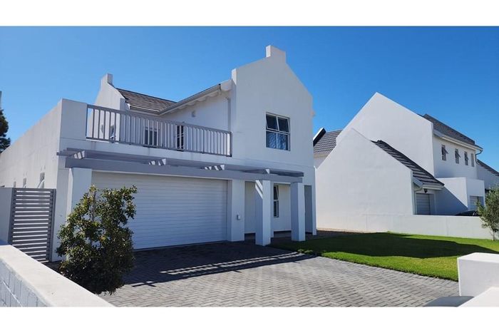 Sandy Point Beach Estate House For Sale: Sea views, patio, double garage, secure complex.