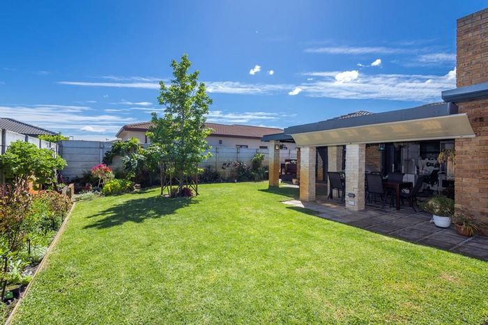 For Sale: Spacious 5-bedroom house in Sonkring with garden and braai area.