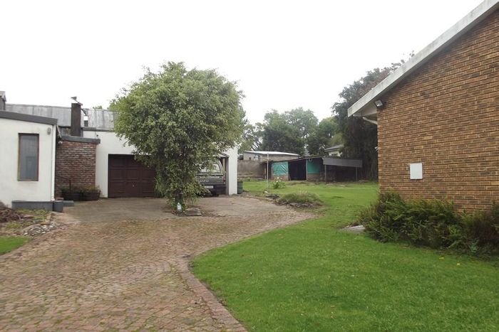 Blanco House For Sale: Two dwellings, spacious land, development potential, near Fancourt.