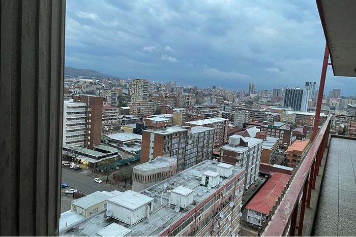 For Sale: Spacious 5-Bedroom Apartment in Sunnyside with Pool and 24-Hour Security.