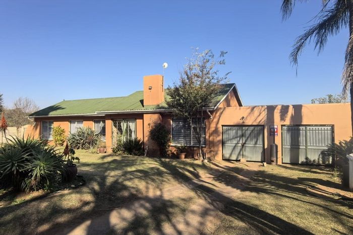 For Sale: Spacious 4-bedroom house in Signal Hill with large yard and parking.