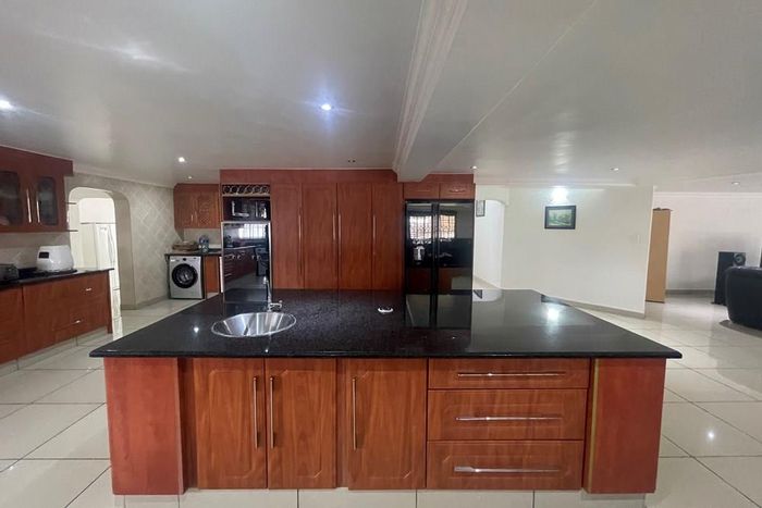 Dersley House For Sale: Spacious 4 Bedrooms, Staff Quarters, Double Garage, Secure Living.