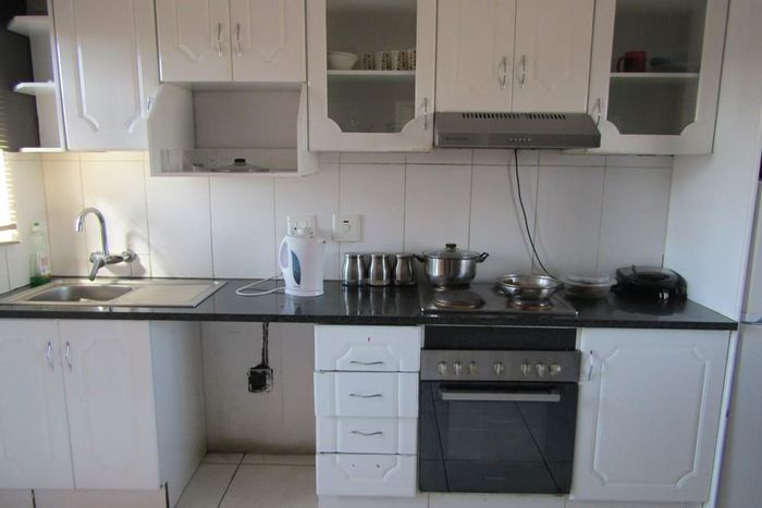 Fleurhof Apartment To Rent: 2 Bedrooms, secure complex, open plan living, ample parking.