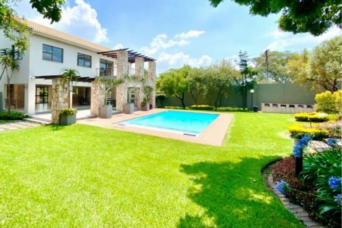 Bryanston Apartment For Sale: 1 Bed, Pool, Clubhouse, Secure Complex, Great Location.