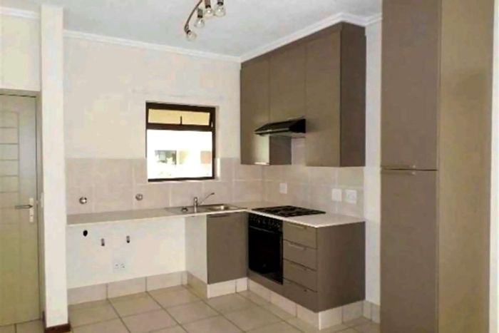 Bryanston Apartment For Sale: 1 Bed, Pool, Clubhouse, Secure Complex, Great Location.