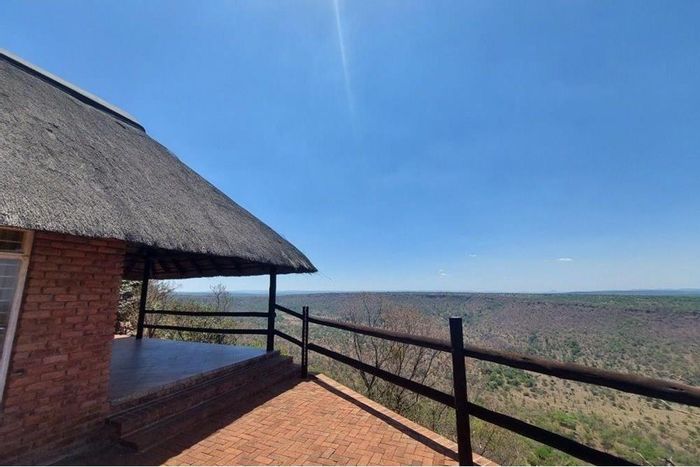 House for Sale in Marulani Private Nature Reserve: 4 beds, splash pool, game reserve access.