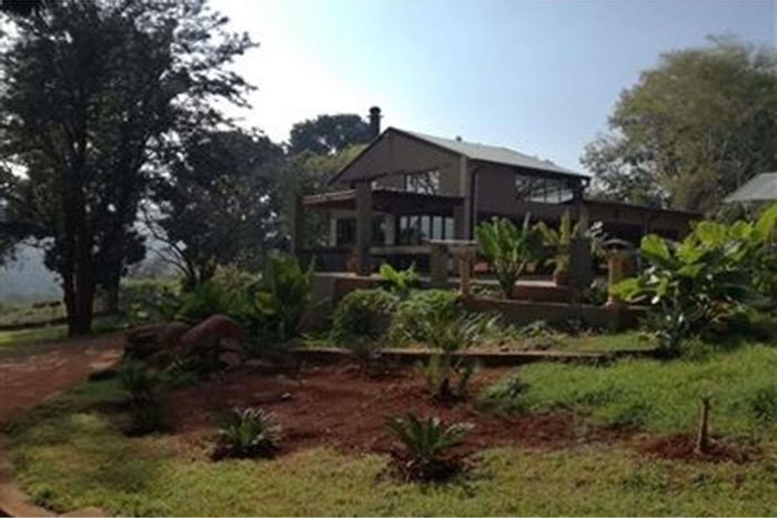 Farm for Sale in Louis Trichardt Rural: House, pool, butchery, rental cottages, security.