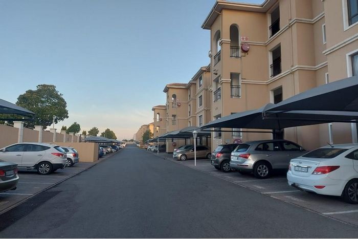 2-Bedroom Apartment For Sale in Carlswald with Pool, Tennis Court, and Clubhouse.