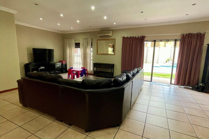 Vanderbijlpark Sw House For Sale: 5 bedrooms, pool, entertainment area, 3 garages.