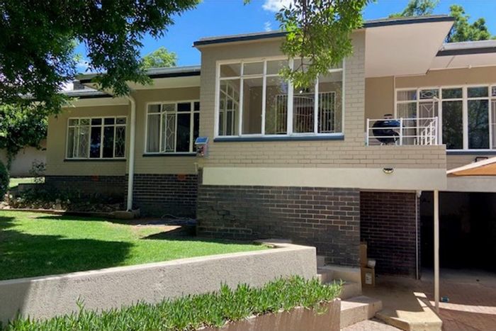 Eureka House For Sale: 3 Bedrooms, Open-Plan Living, Water Tank, CCTV.