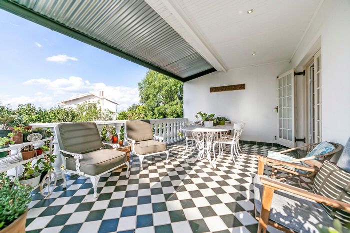 Auckland Park House For Sale: Pool, cottage, wine cellar, and spacious garden.