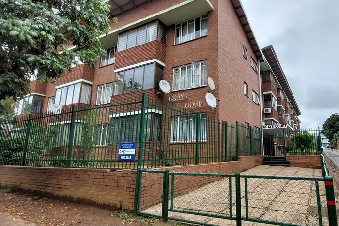 Apartment For Sale in Pietermaritzburg Central: Secure, spacious with versatile enclosed balcony.