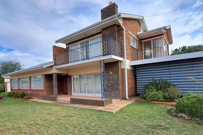 For Sale: Spacious 5-Bedroom House in Parys Central with ample parking and lapa.