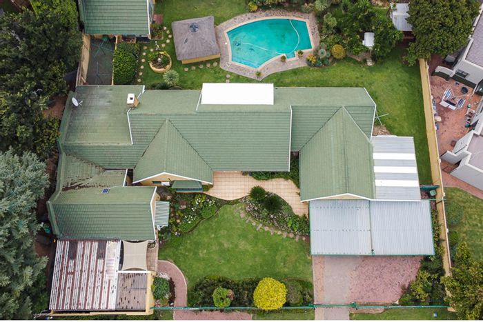 For Sale: Spacious Selcourt house with pool, salon, flatlets, and security features.