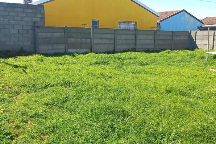 Two-bedroom house for sale in Devon Park Village with spacious yard and security.