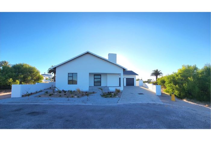 For Sale: House in Shelley Point with beach access, garden, and golf nearby.