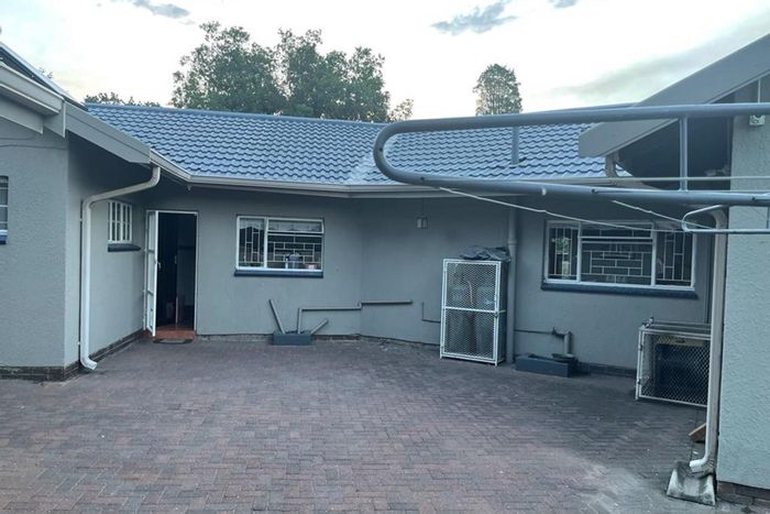 Kriel Central House For Sale: 4 bedrooms, pool, flatlet, gym, and ample parking.