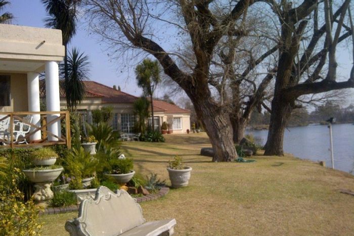 For Sale: Apartment in Parys Central with frail care, gardens, and secure access.