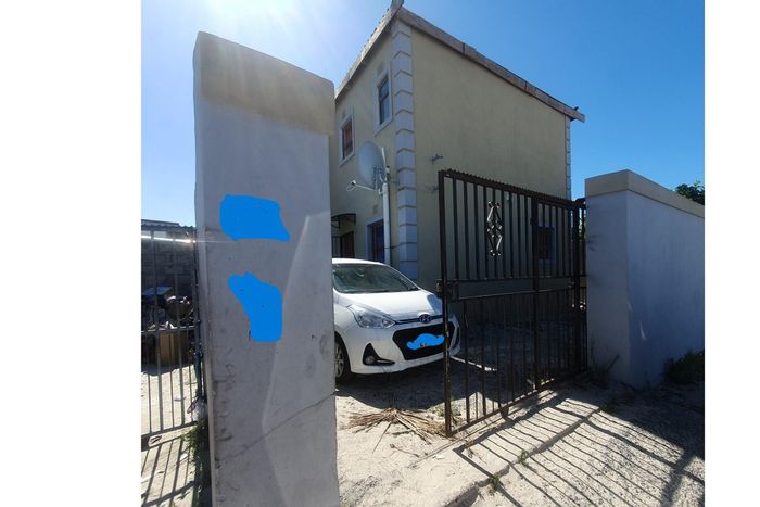 For Sale: 7-bedroom apartment in Delft South with income potential and secure parking.