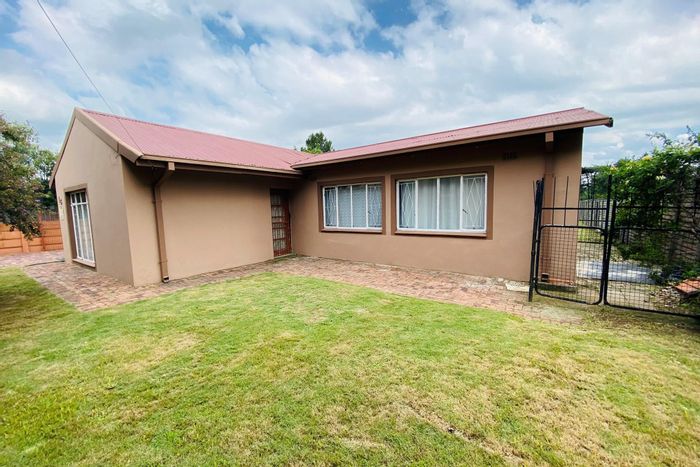 For Sale: Spacious 3-bedroom house in Sasolburg Central, close to amenities.