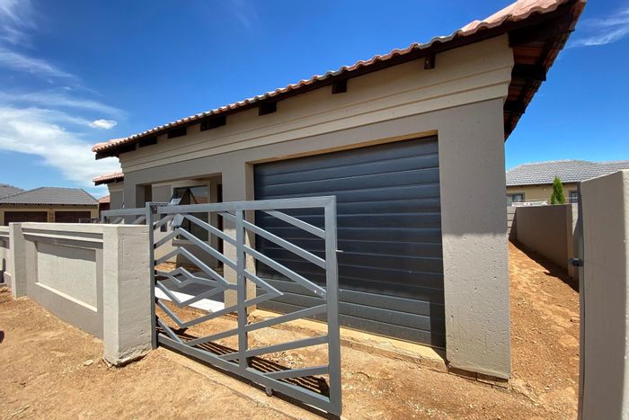 New House For Sale in Vanderbijlpark CE: 3 beds, garage, no transfer duties.