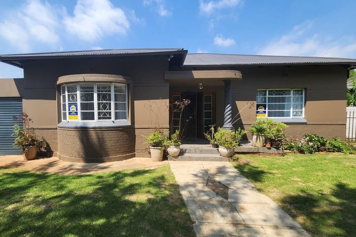 Brenthurst House For Sale: 3 bedrooms, granny flat, large garden, security features.