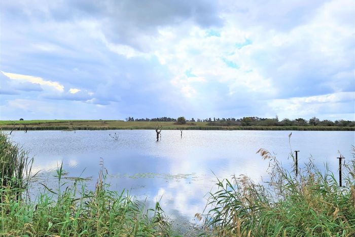 For Sale: 338HA farm in Komatipoort Rural with irrigation, dam, and infrastructure.