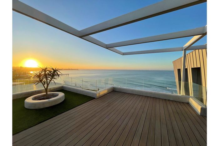 Penthouse for Sale in Summerstrand: Panoramic views, private cinema, and outdoor terraces.