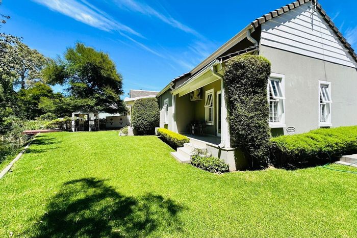 For Sale: House in North Riding with lake views, jacuzzi, and 24-hour security.