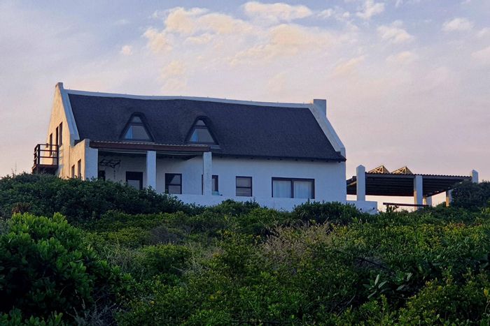 Boggomsbaai House For Sale: Ocean views, beach access, rental potential, eco-friendly features.