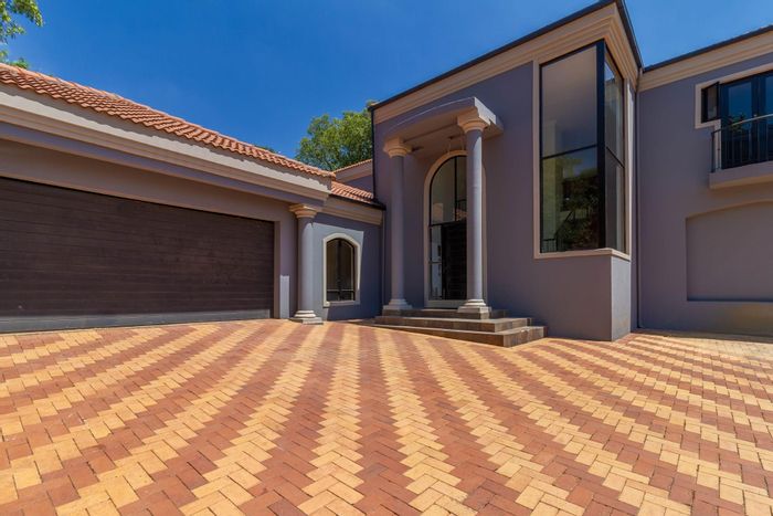 Bryanston House To Rent: 4 bedrooms, pool, garden, staff quarters, secure estate.