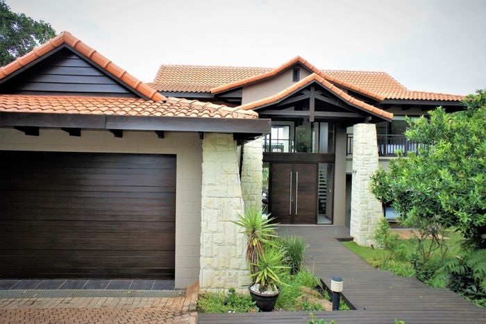 Zimbali Townhouse For Sale: 4 en-suite bedrooms, pool, golf course views, double garage.