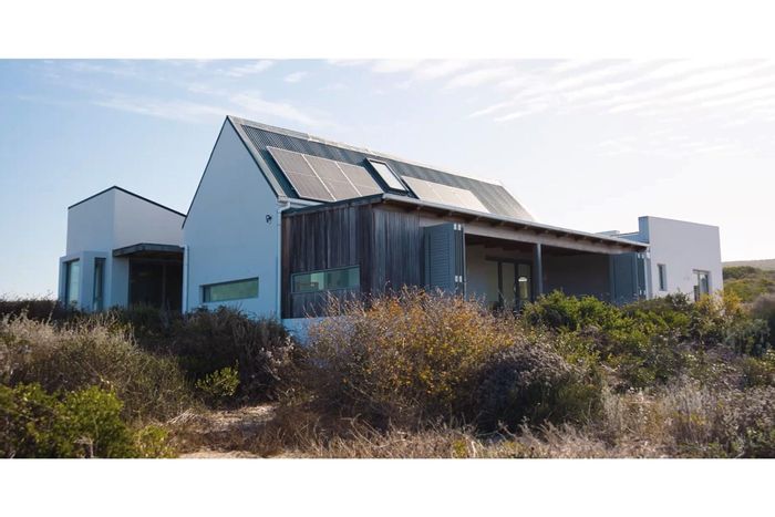 Kalie's Cottage: Eco-friendly house with lagoon views in Langebaan Rural, For Sale.