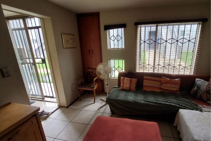 Mulbarton Townhouse For Sale: 2-3 Bedrooms, Pool, Pet-Friendly, 24/7 Security.