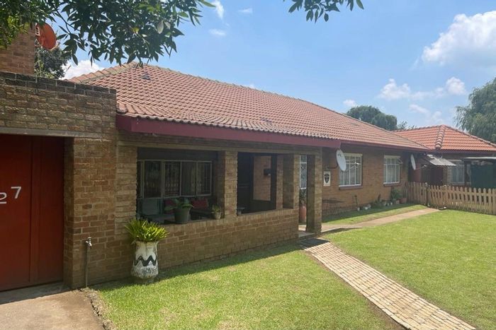 For Sale: House in Kriel Central with flatlet, large yard, and ample parking.