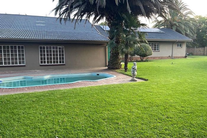 Kriel Central House For Sale: 4 bedrooms, flatlet, pool, gym, and braai areas.