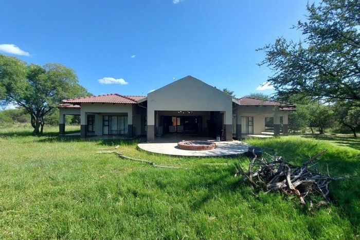 House for Sale in Ditholo Wildlife Estate: 4 bedrooms, wildlife access, outdoor entertainment.