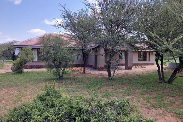 House for Sale in Shona Langa: Nature estate, outdoor braai, garage, game viewing.